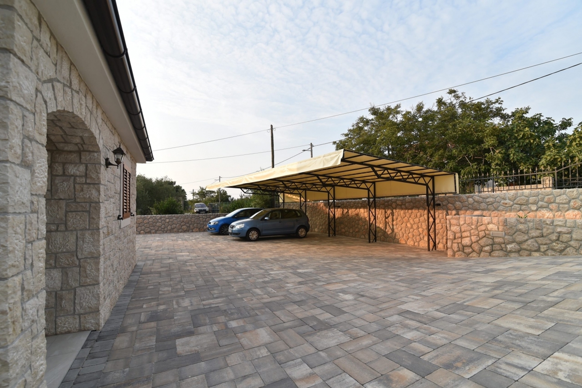 OTOK KRK - Luksuzna vila z notranjim bazenom