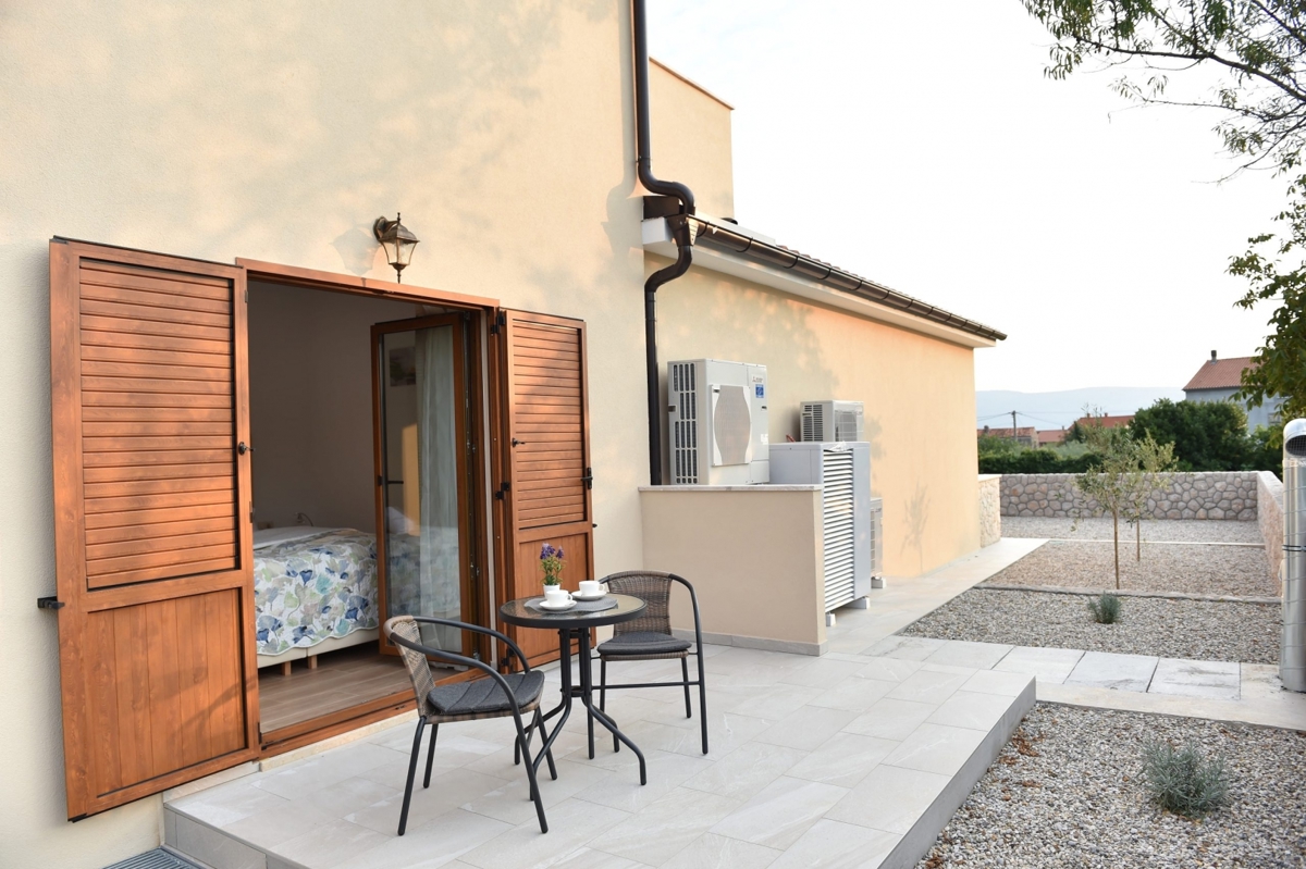 OTOK KRK - Luksuzna vila z notranjim bazenom