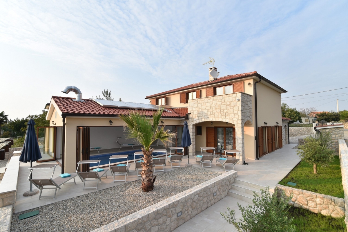 OTOK KRK - Luksuzna vila z notranjim bazenom