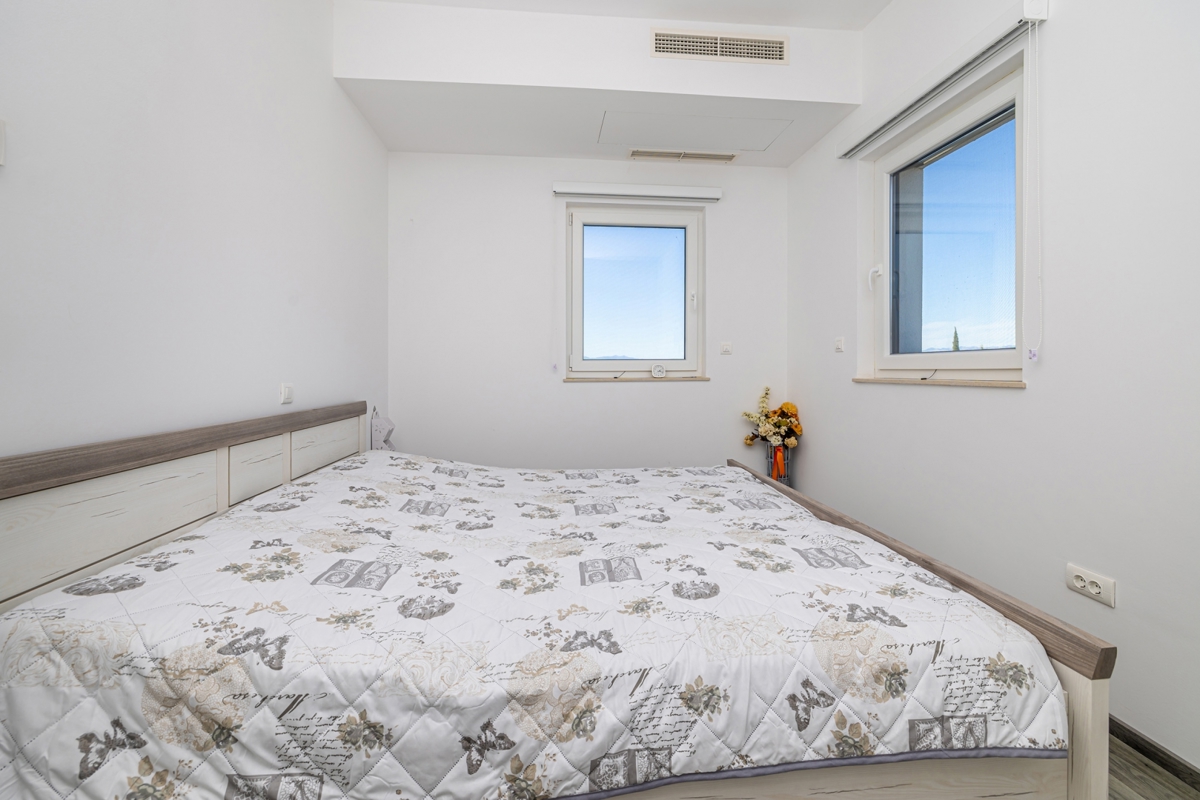 OTOK KRK, MALINSKA - Luksuzni penthouse s panoramskim pogledom na morje