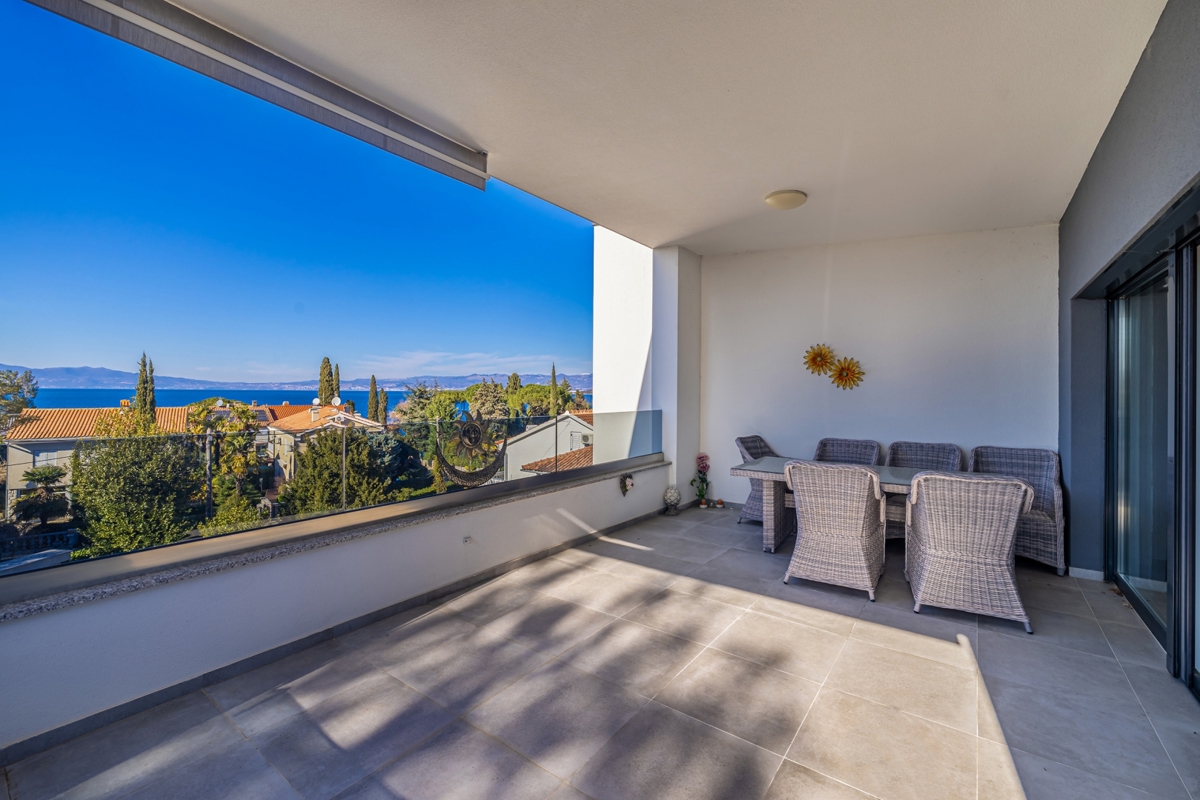 OTOK KRK, MALINSKA - Luksuzni penthouse s panoramskim pogledom na morje