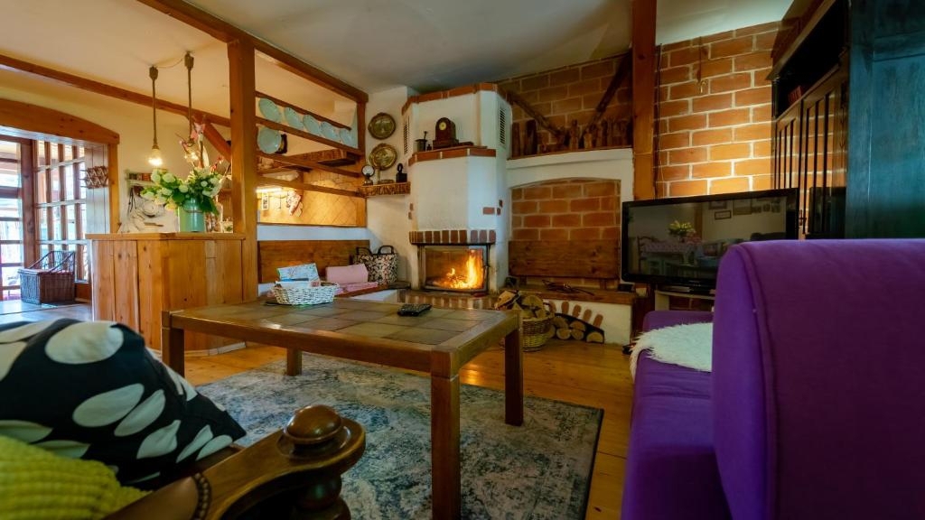 GORSKI KOTAR, LOKVE - Hiša s tremi apartmaji