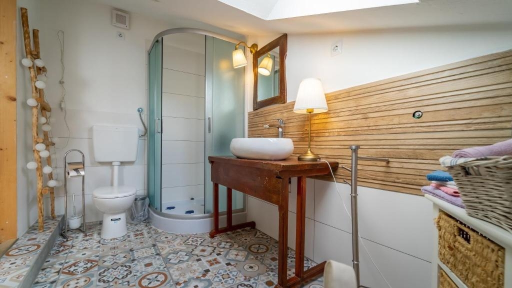 GORSKI KOTAR, LOKVE - Hiša s tremi apartmaji