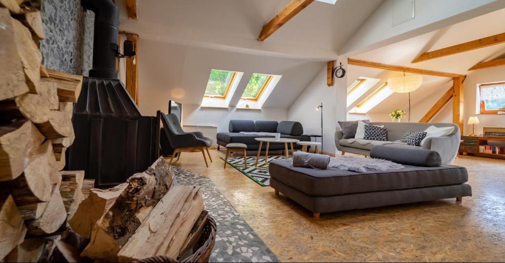 GORSKI KOTAR, LOKVE - Hiša s tremi apartmaji