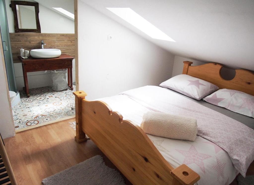 GORSKI KOTAR, LOKVE - Hiša s tremi apartmaji