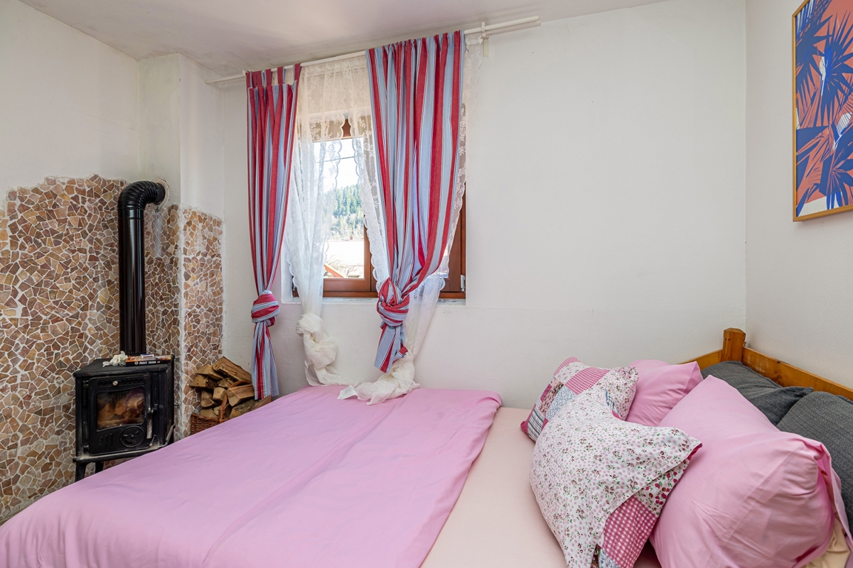 GORSKI KOTAR, LOKVE - Hiša s tremi apartmaji