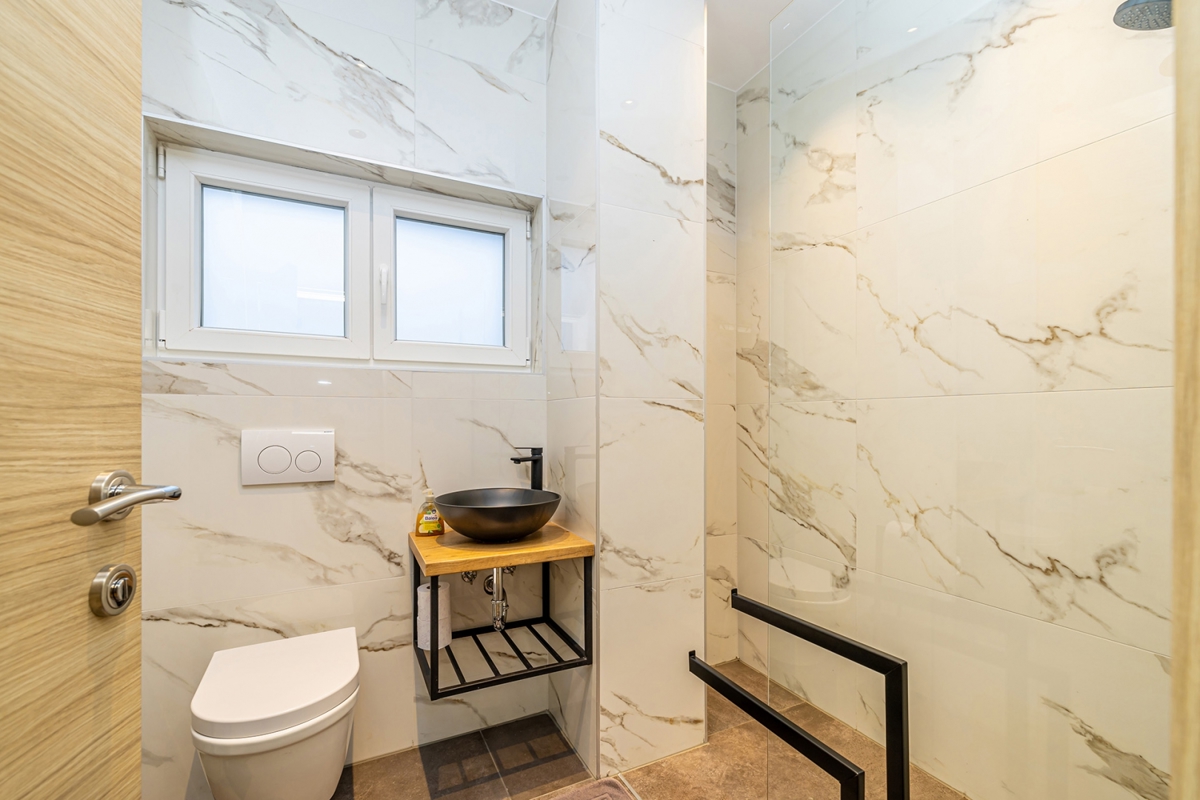 RAVNA GORA - Hiša s savno in jacuzzijem