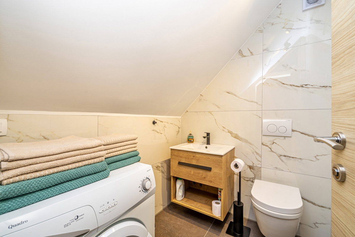 RAVNA GORA - Hiša s savno in jacuzzijem