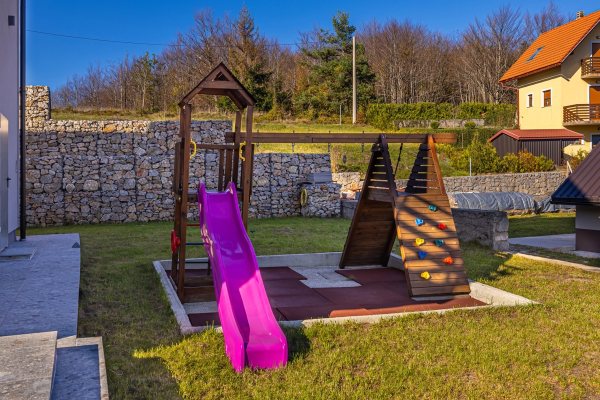 RAVNA GORA - Hiša s savno in jacuzzijem