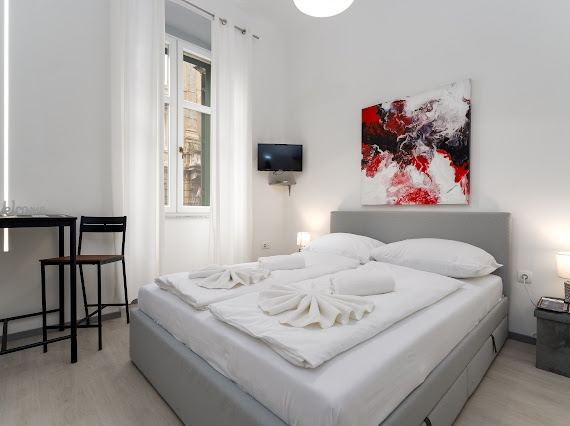 RIJEKA, CENTER – Tri elegantna stanovanja na vrhunski lokaciji