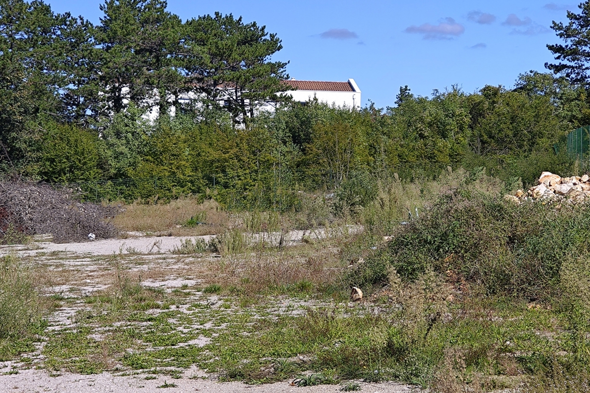 OTOK KRK, MALINSKA - Gradbeno zemljišče, tri parcele z dovoljenjem za gradnjo v teku