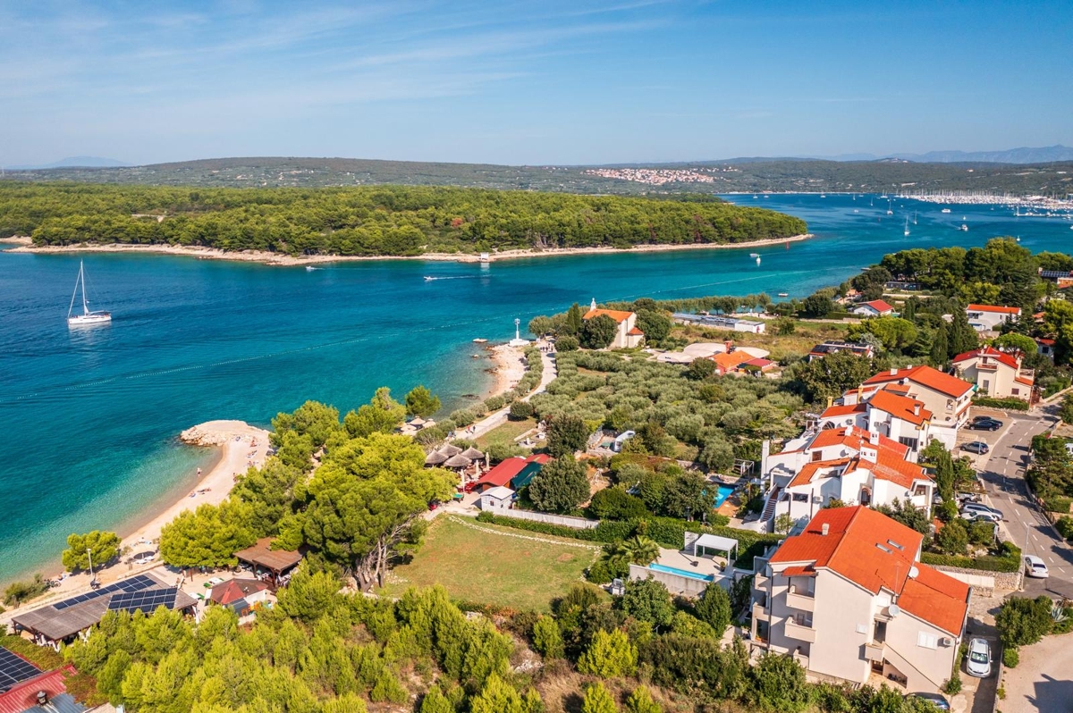 OTOK KRK, PUNAT - Hiša prva vrsta ob morju