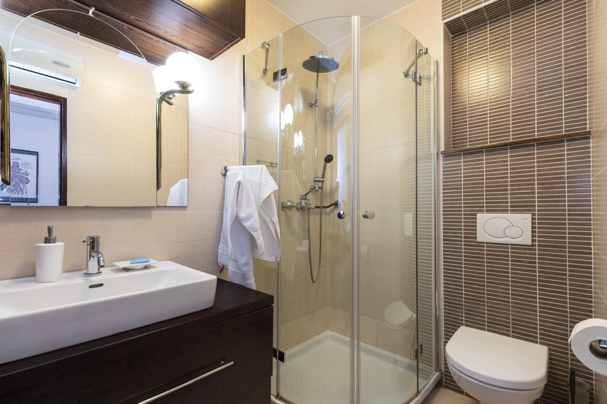 OTOK KRK, PUNAT - Hiša prva vrsta ob morju