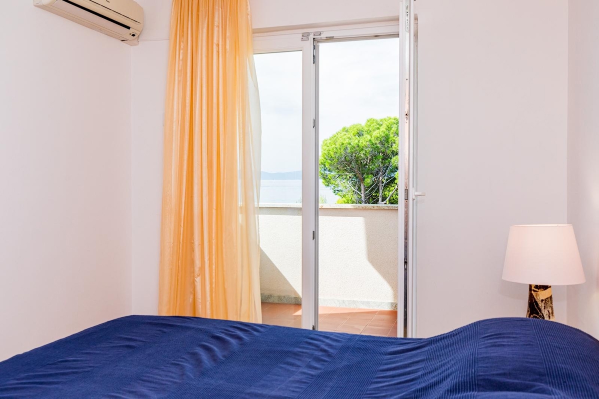 OTOK KRK, PUNAT - Hiša prva vrsta ob morju