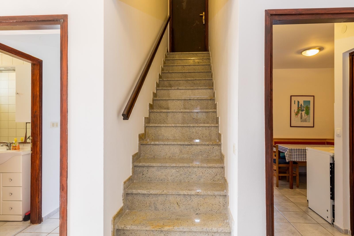 OTOK KRK, PUNAT - Hiša prva vrsta ob morju