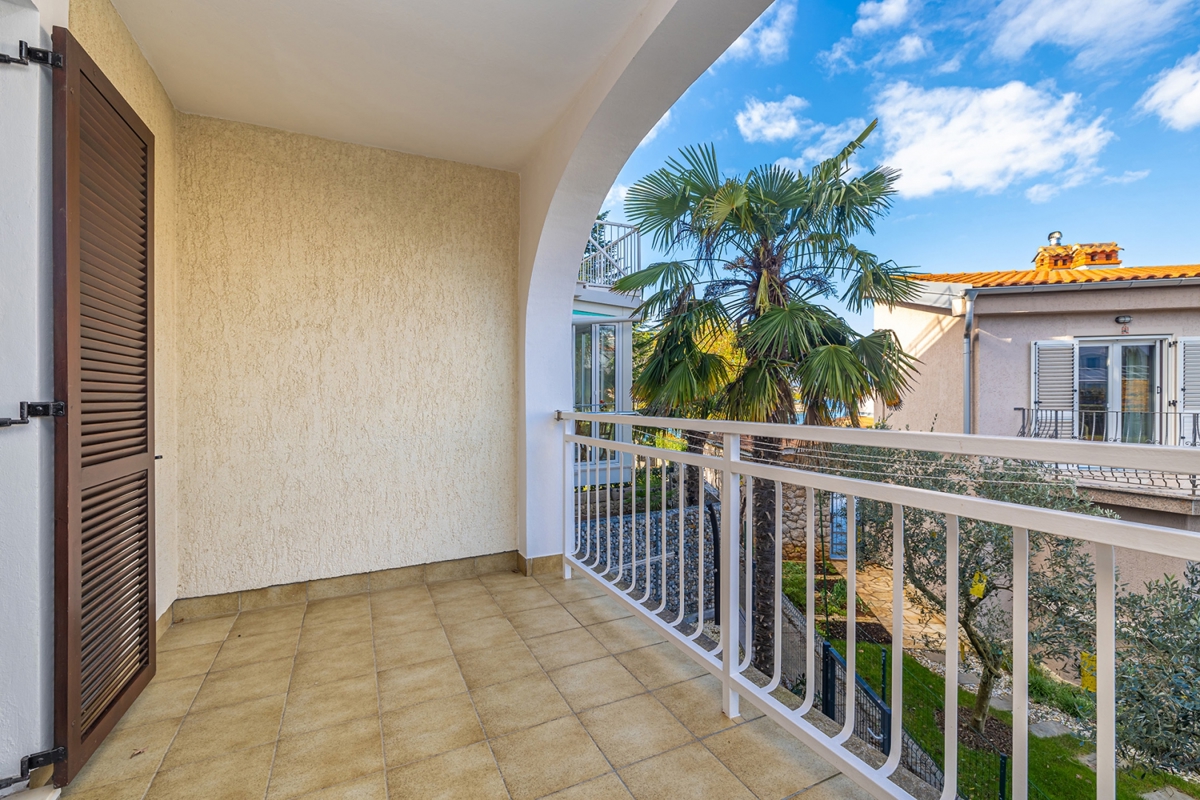 OTOK KRK, MALINSKA - Apartma prva vrsta ob morju s parkirnim mestom