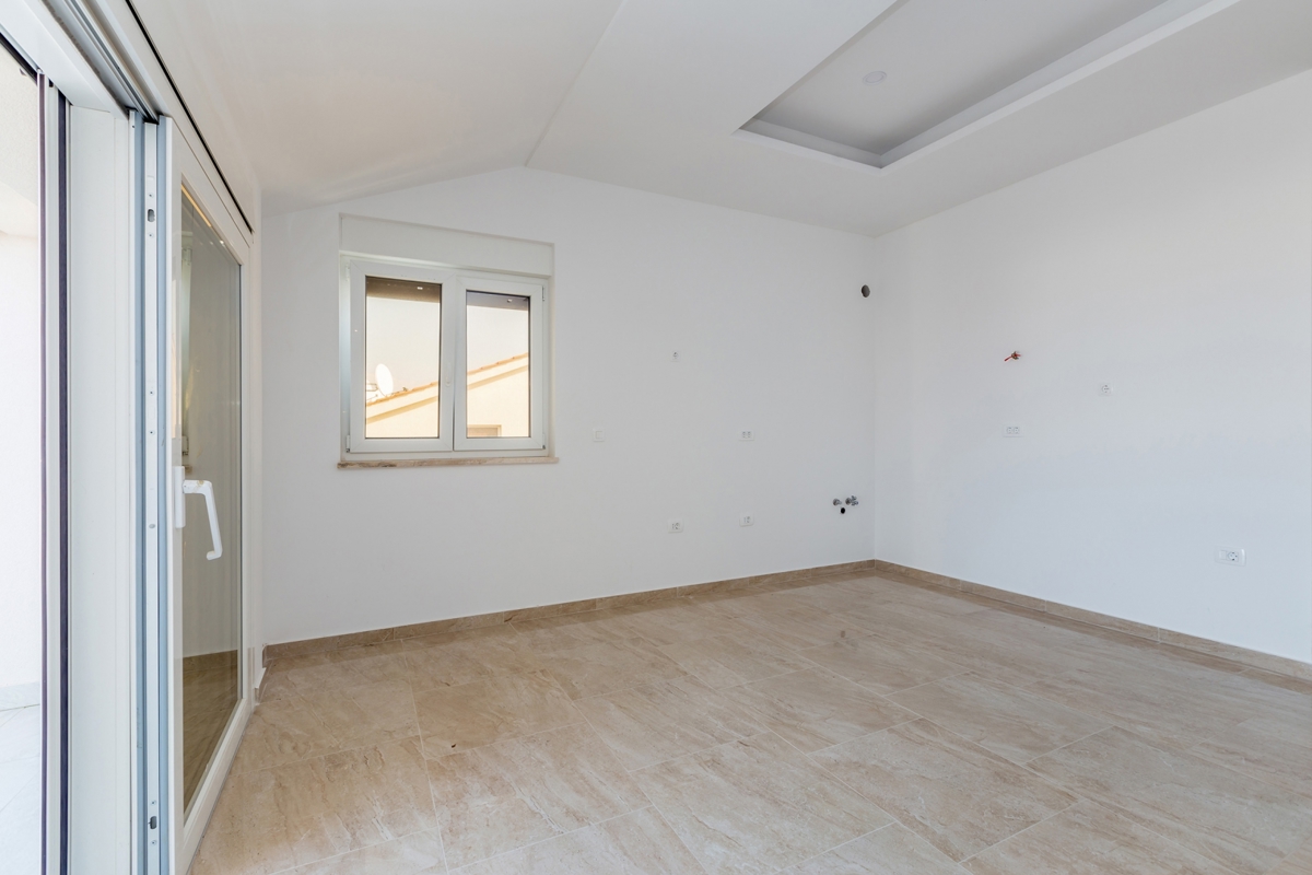 OTOK KRK, NJIVICE - Apartma v drugem nadstropju s panoramskim pogledom na morje