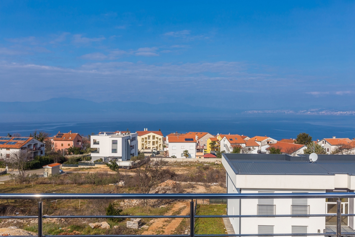 OTOK KRK, NJIVICE - Apartma v drugem nadstropju s panoramskim pogledom na morje