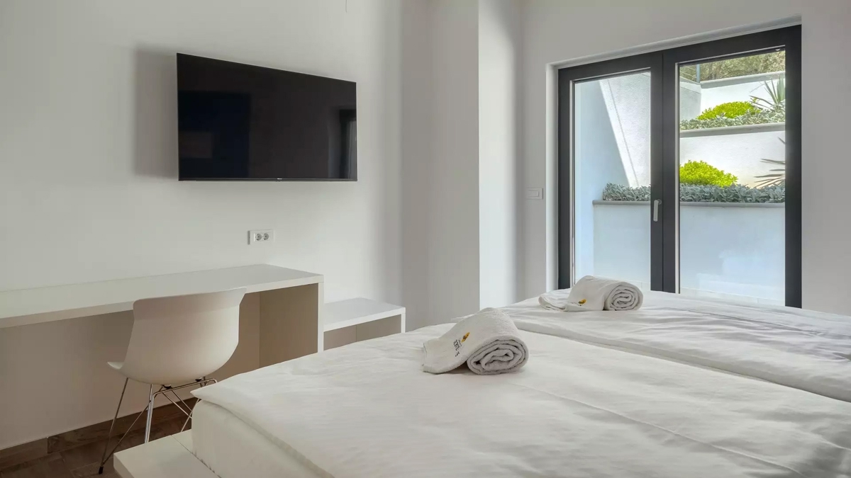 OTOK KRK - Luksuzna vila modernega dizajna 