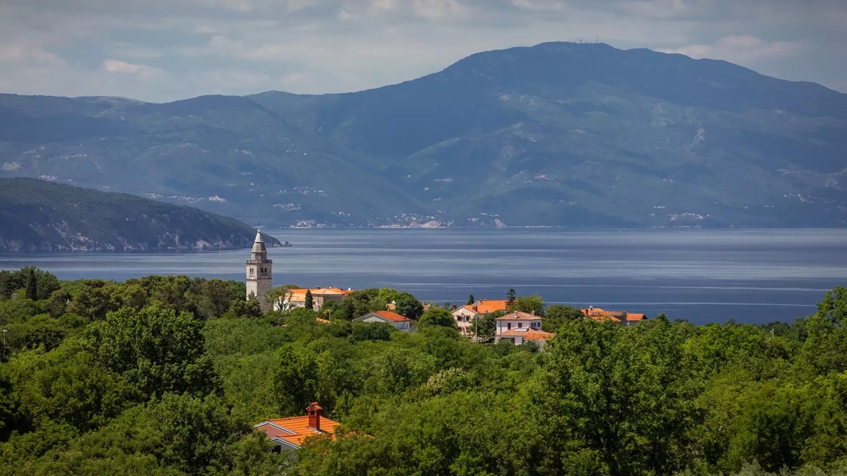 OTOK KRK - Luksuzna vila modernega dizajna 