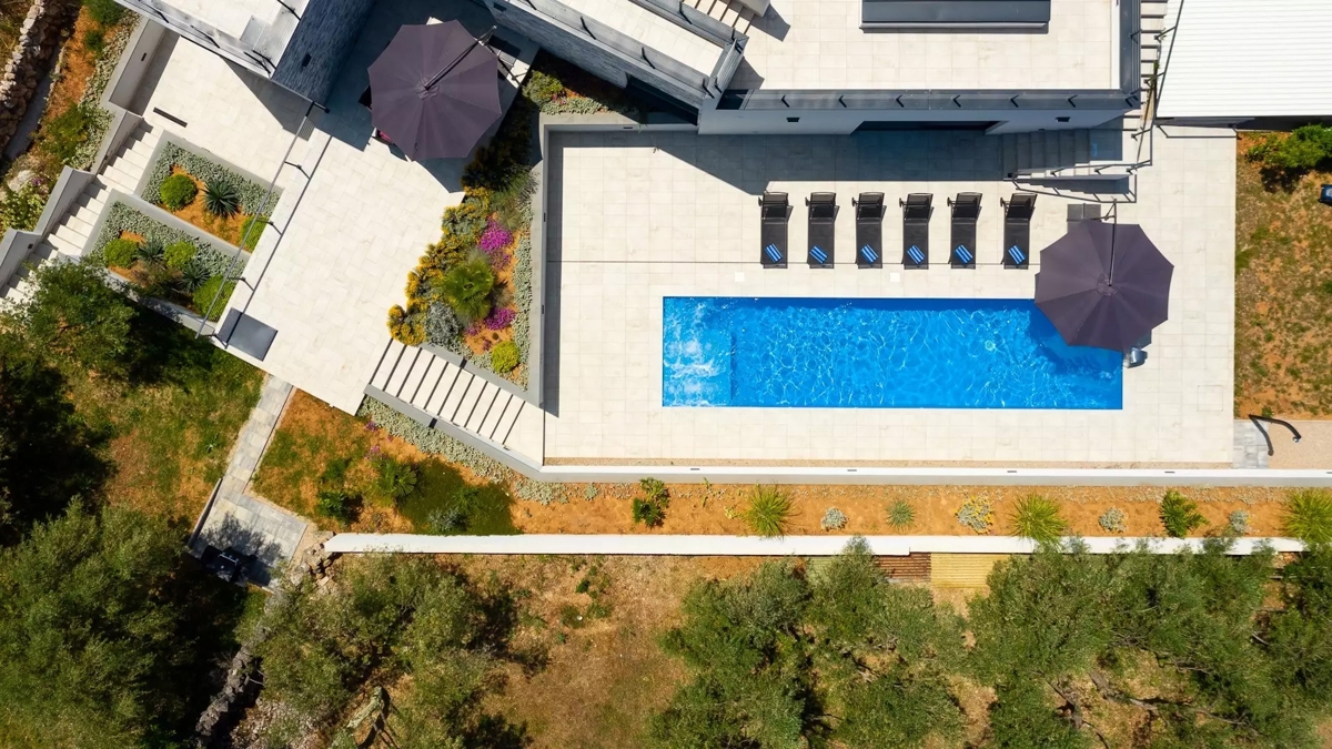OTOK KRK - Luksuzna vila modernega dizajna 