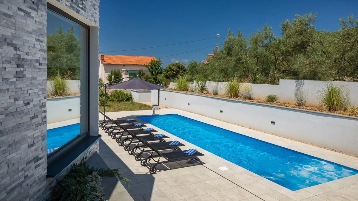 OTOK KRK - Luksuzna vila modernega dizajna 