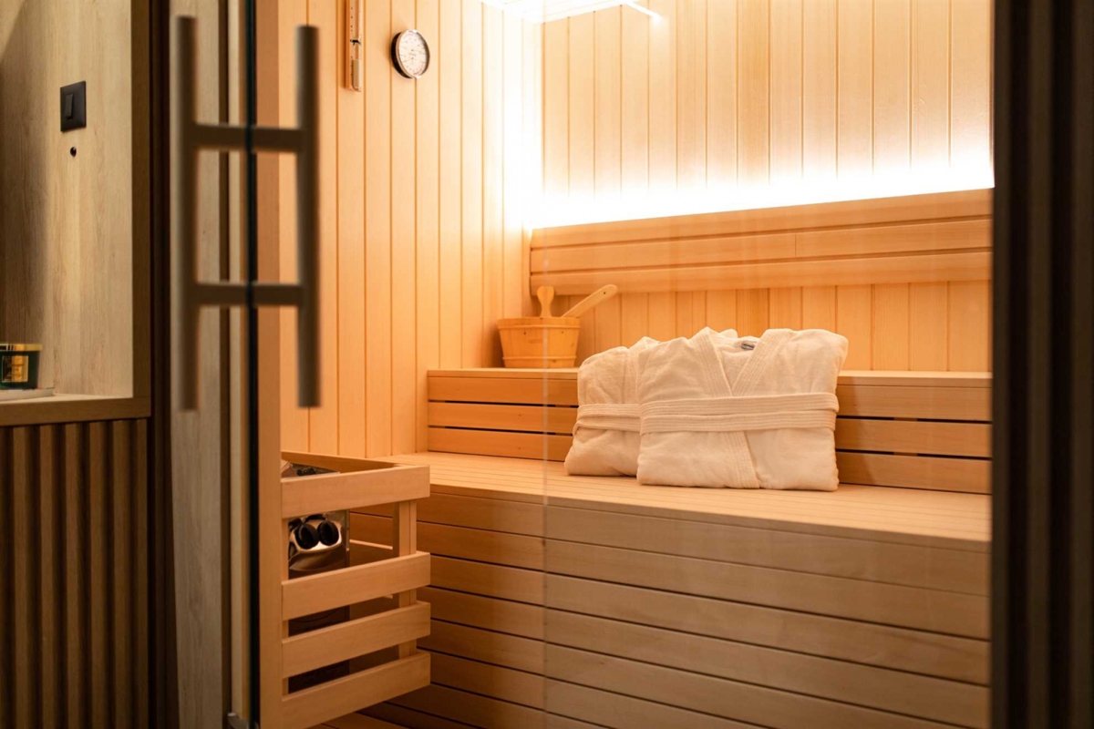 OTOK KRK, MESTO KRK - Dvoetažni apartma z vrtom in bazenom