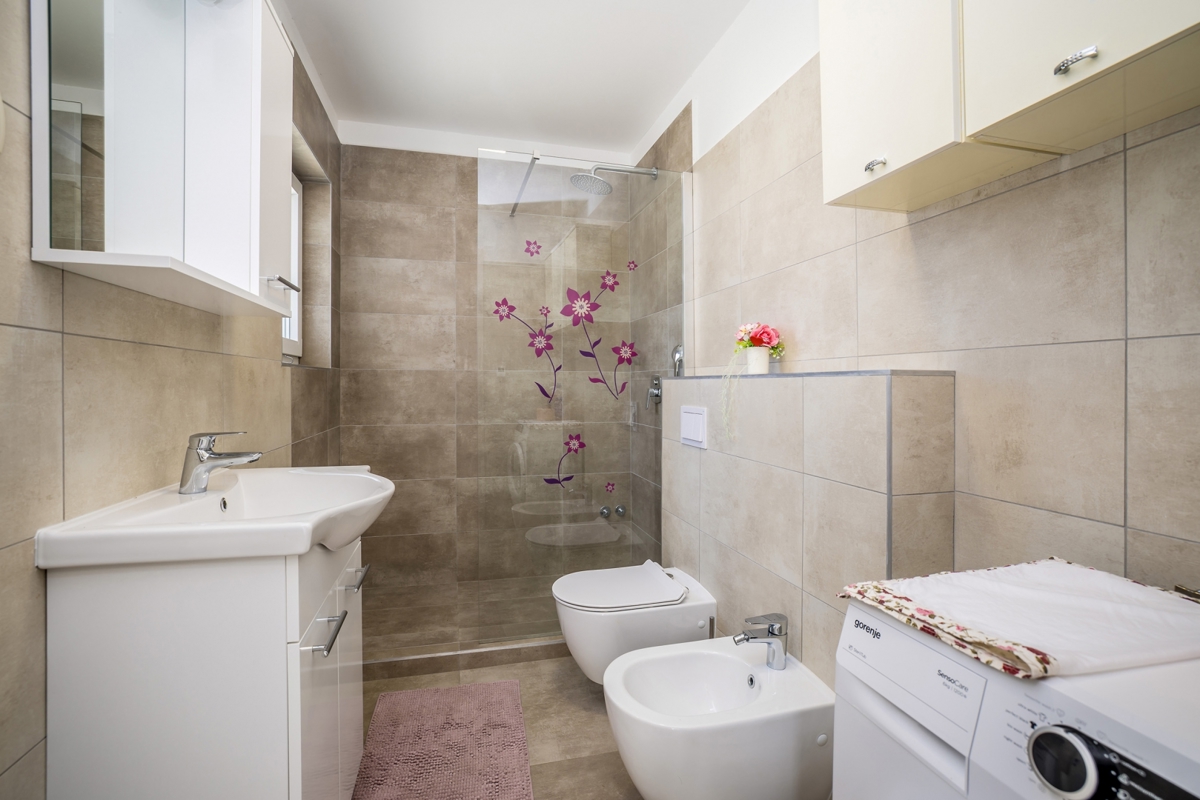 ČIŽIĆI – Luksuzna apartmajska vila z wellnessom in bazenom ob morju