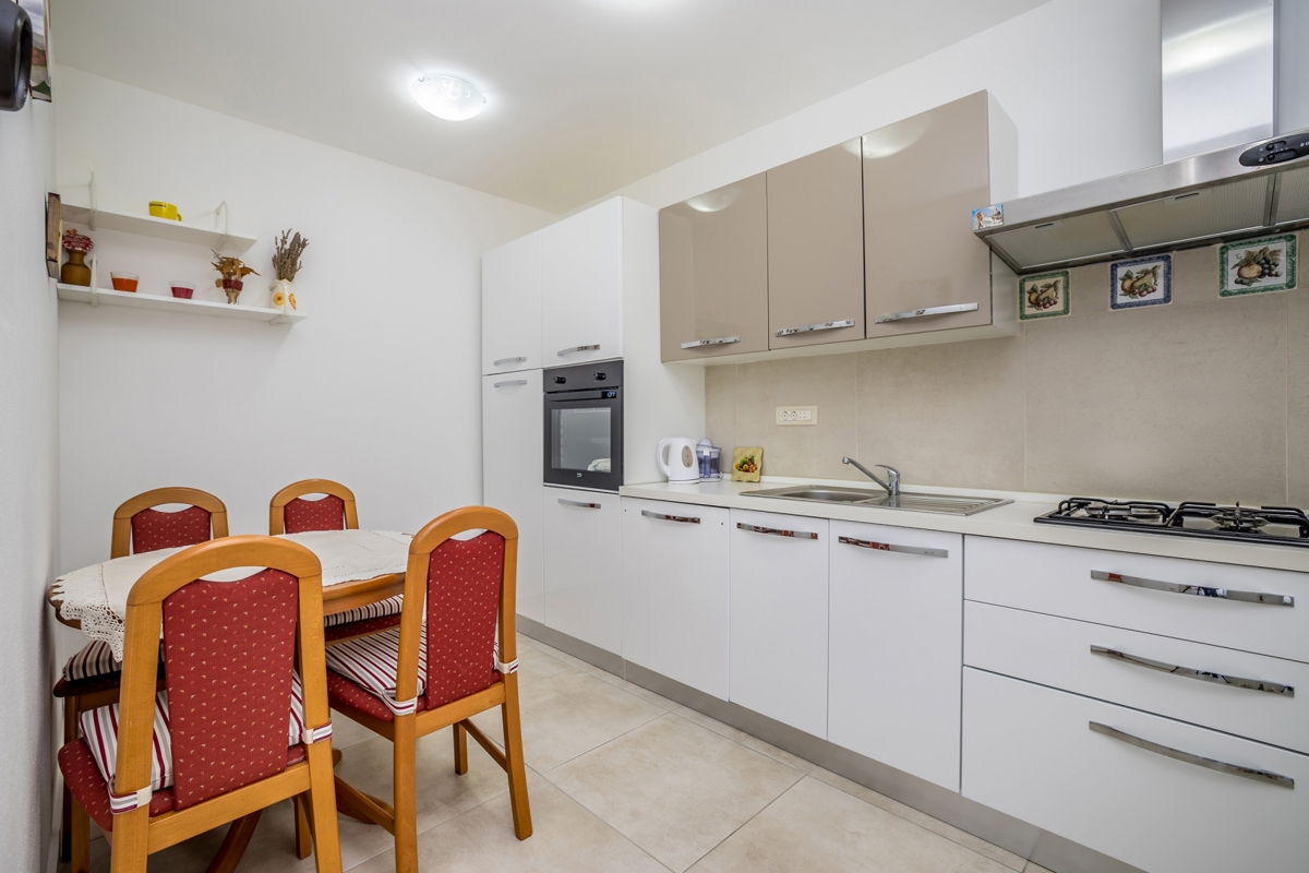 ČIŽIĆI – Luksuzna apartmajska vila z wellnessom in bazenom ob morju