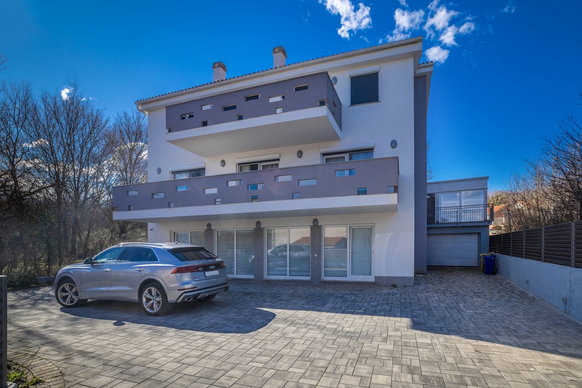 ČIŽIĆI – Luksuzna apartmajska vila z wellnessom in bazenom ob morju