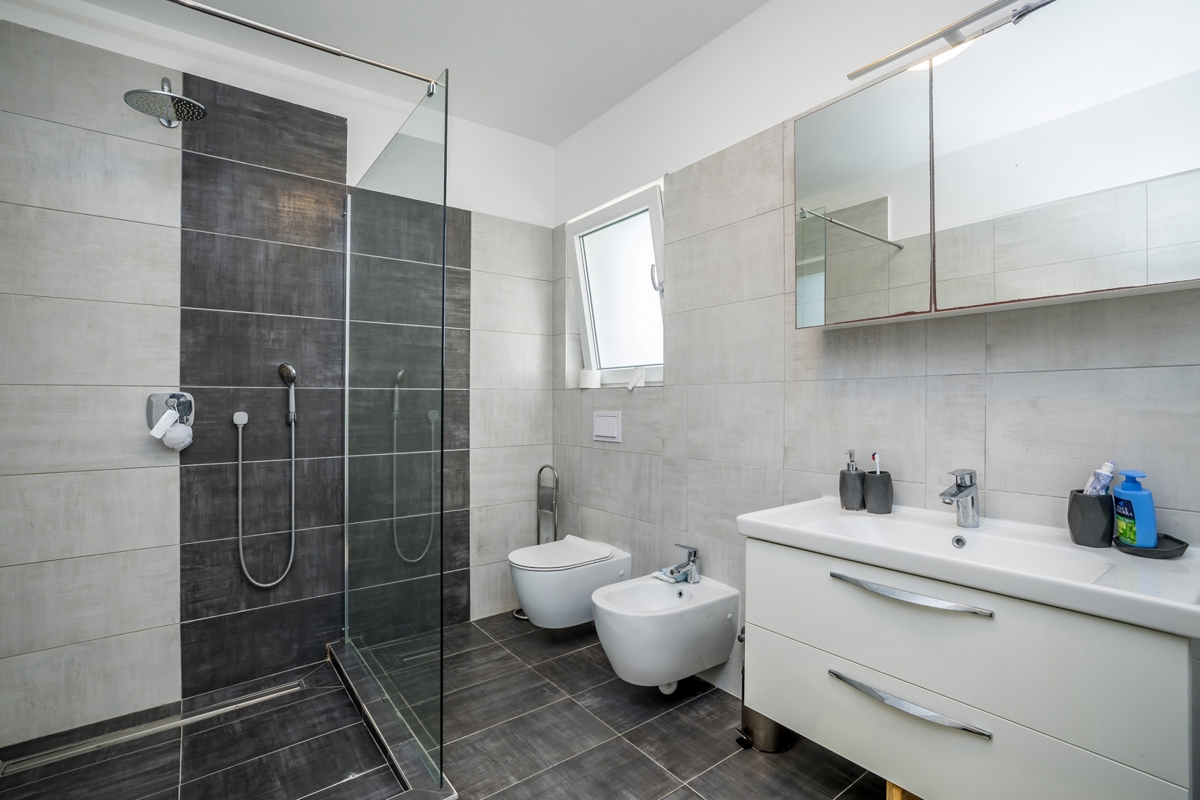 ČIŽIĆI – Luksuzna apartmajska vila z wellnessom in bazenom ob morju