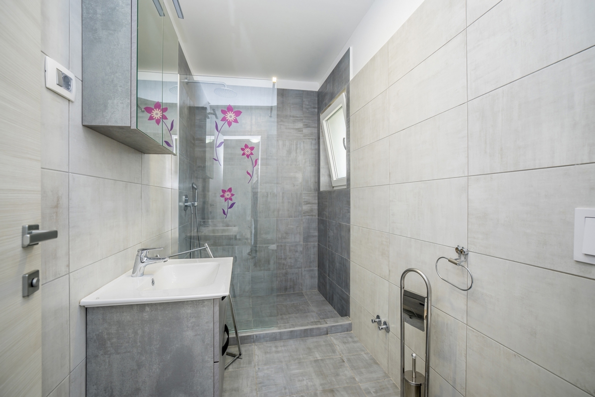ČIŽIĆI – Luksuzna apartmajska vila z wellnessom in bazenom ob morju