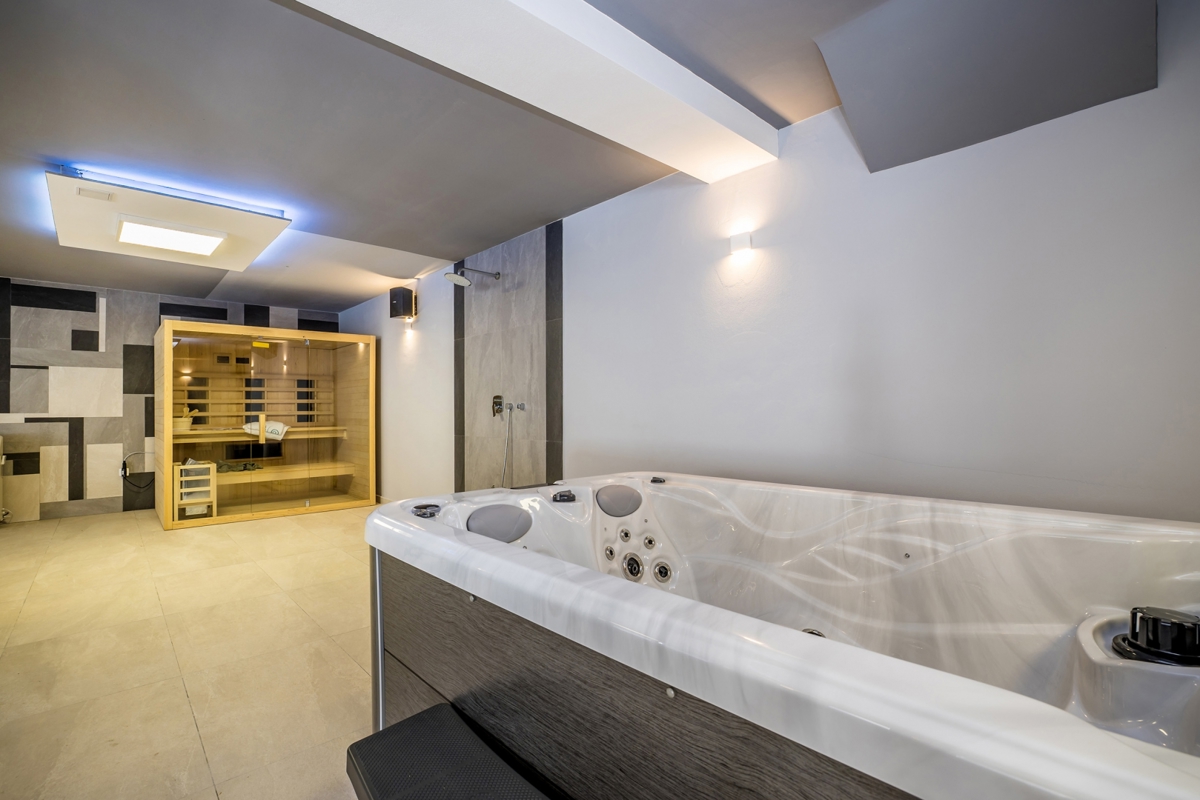 ČIŽIĆI – Luksuzna apartmajska vila z wellnessom in bazenom ob morju