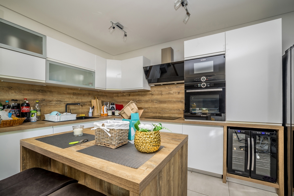 ČIŽIĆI – Luksuzna apartmajska vila z wellnessom in bazenom ob morju