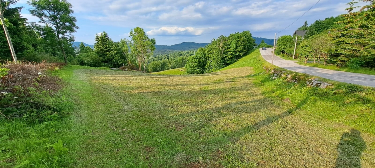 STARI LAZ - Gradbena parcela z lepim razgledom