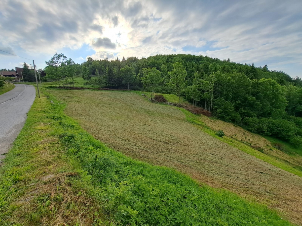 STARI LAZ - Gradbena parcela z lepim razgledom