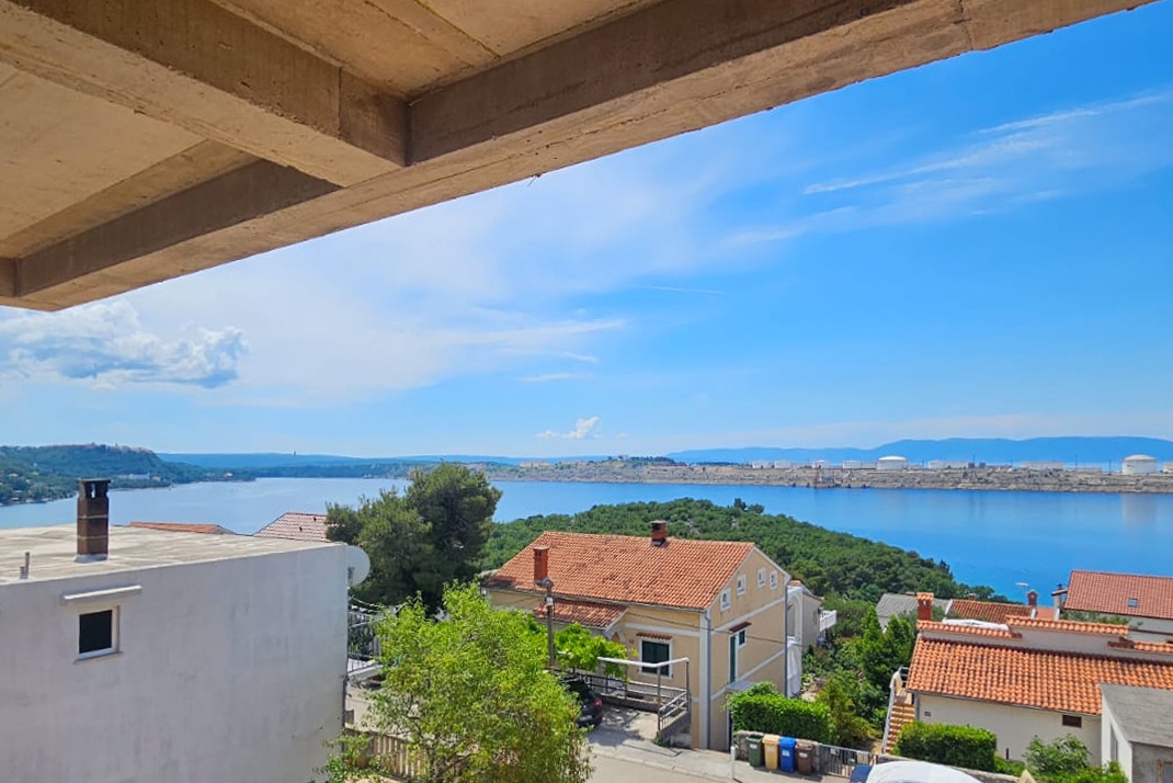 OTOK KRK, OMIŠALJ - Dvosobni apartma s pogledom na morje