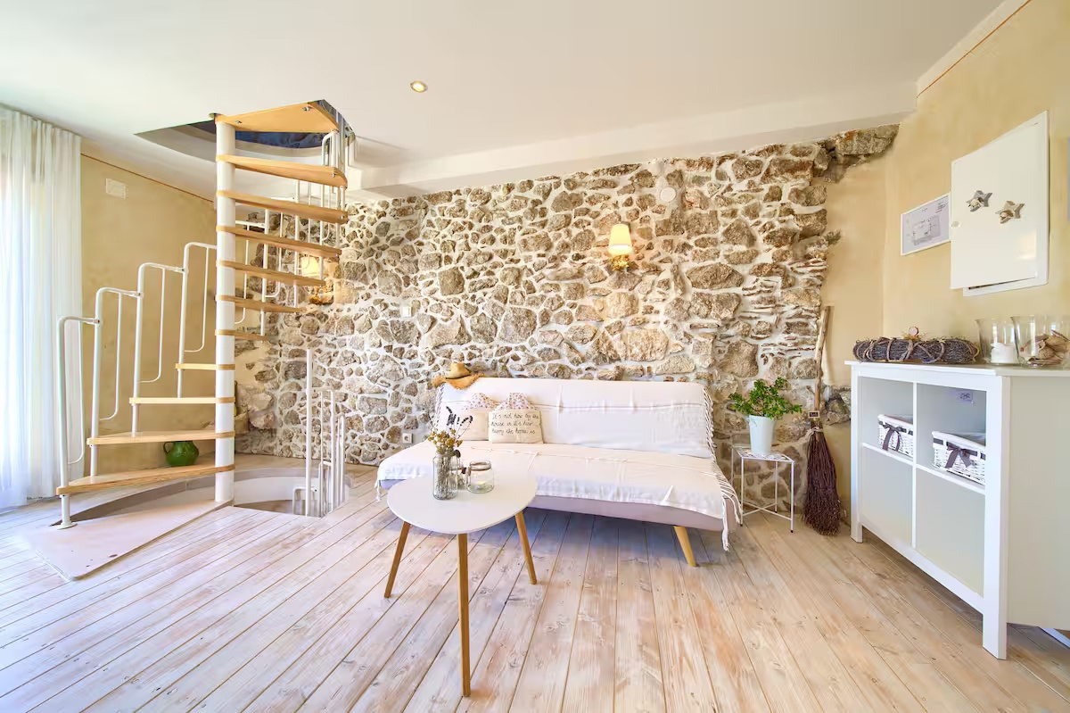 OTOK KRK, DOBRINJ - Avtohtona hiša z jacuzzijem