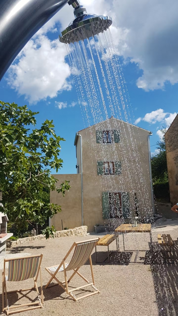 OTOK KRK, DOBRINJ - Avtohtona hiša z jacuzzijem
