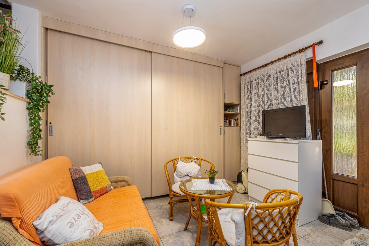 MESTO KRK - Hiša s tremi apartmaji