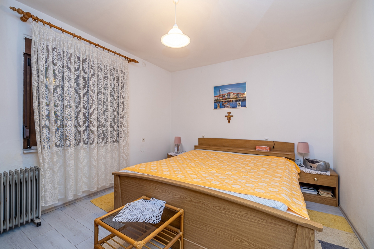 MESTO KRK - Hiša s tremi apartmaji