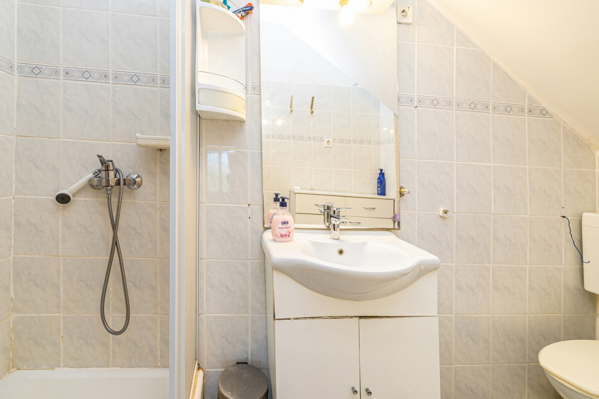 MESTO KRK - Hiša s tremi apartmaji