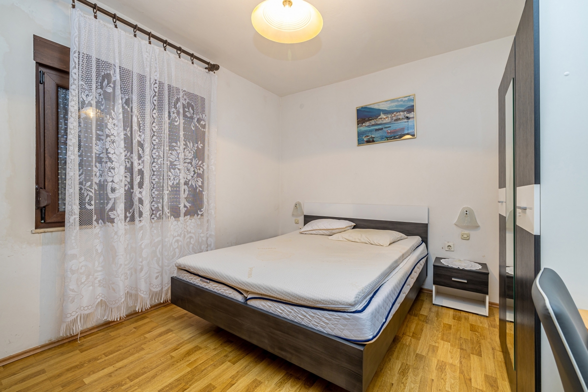 MESTO KRK - Hiša s tremi apartmaji