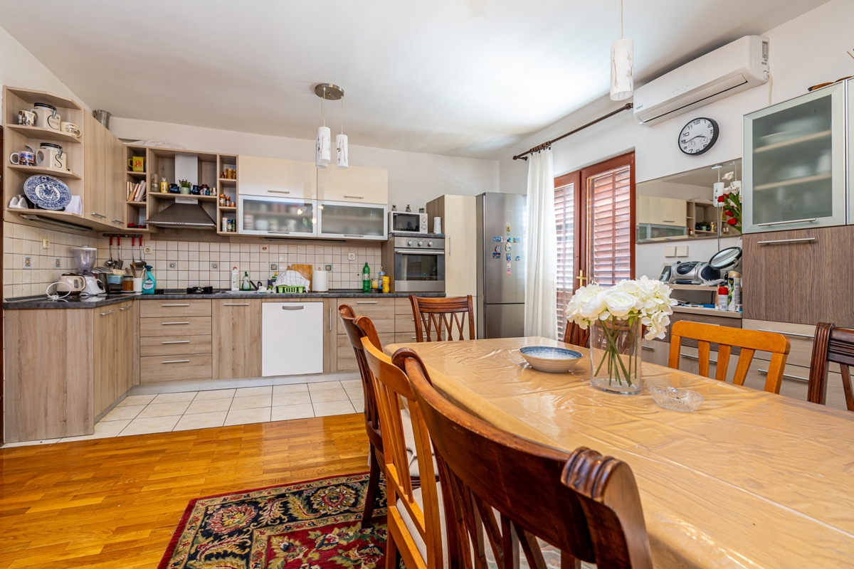 MESTO KRK - Hiša s tremi apartmaji