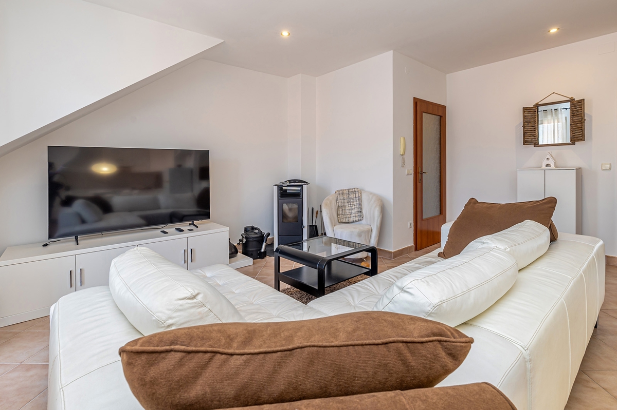 FUŽINE - Enosobno stanovanje v visoki mansardi