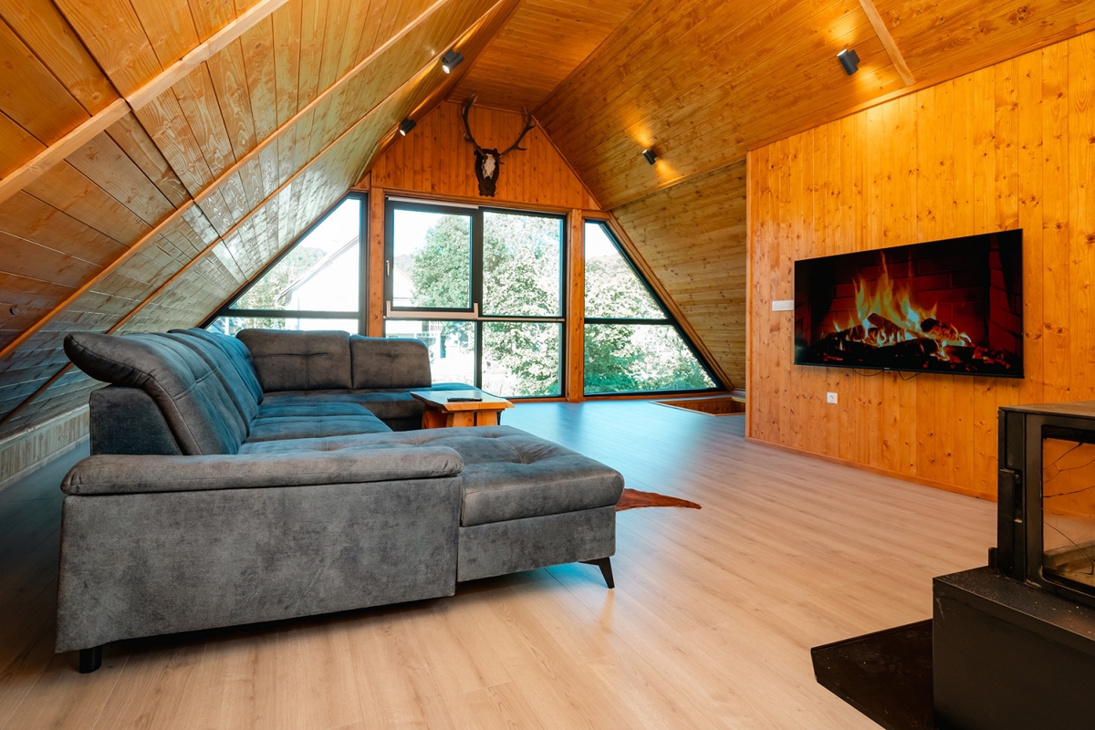 MRKOPALJ - Samostojna hiša z vrtom