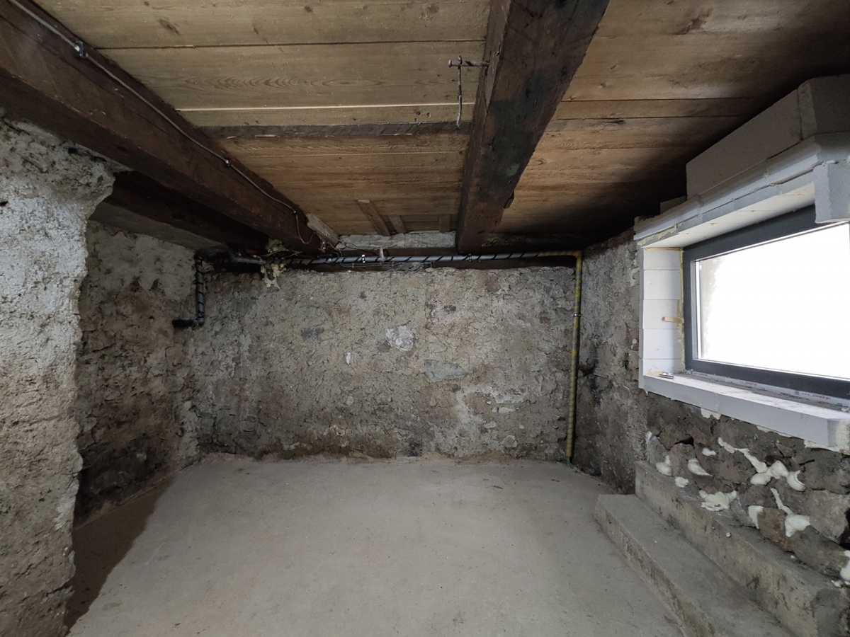 MRKOPALJ - Samostojna hiša z vrtom