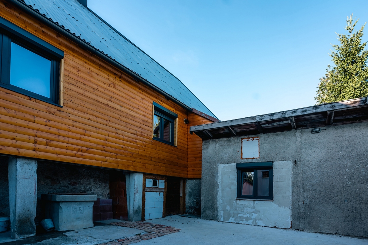 MRKOPALJ - Samostojna hiša z vrtom