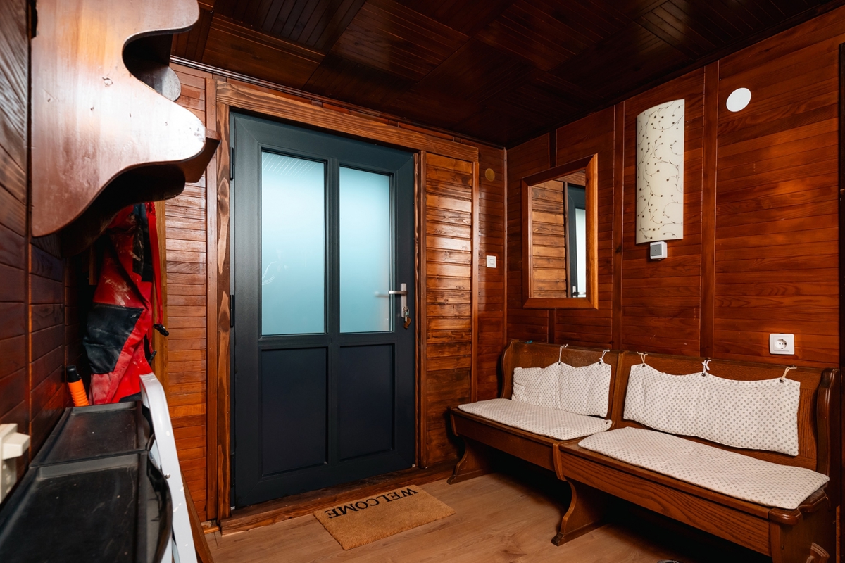 MRKOPALJ - Samostojna hiša z vrtom