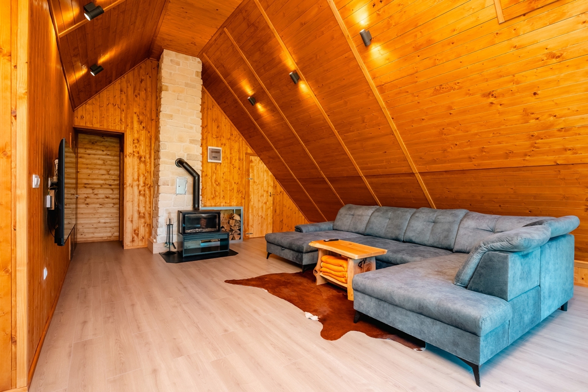 MRKOPALJ - Samostojna hiša z vrtom